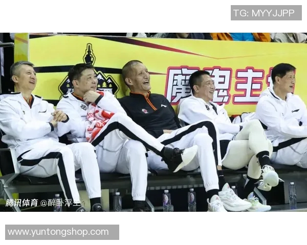 CBA全明星元老赛精彩回顾王治郅错失绝平三分传奇球员同场竞技展风采